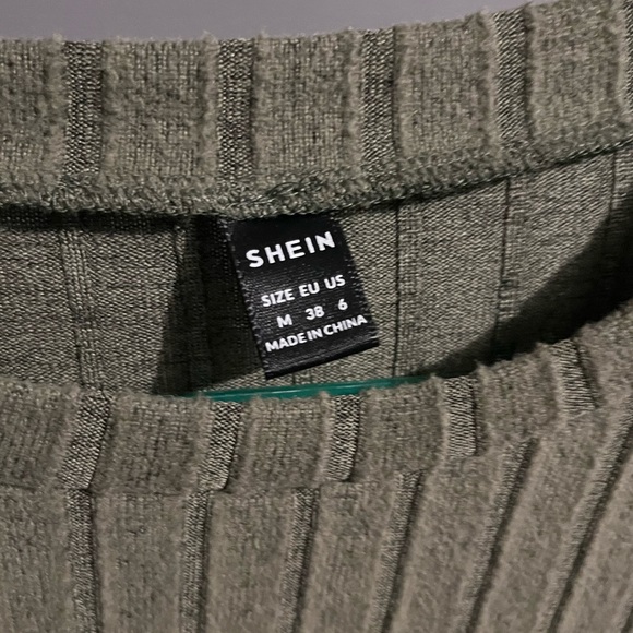 green cropped long sleeved top, size medium! - Picture 3 of 3